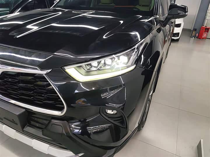 Фото 15 - Toyota Highlander