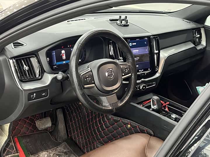 Фото 4 - Volvo XC60