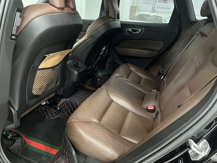 Фото 7 - Volvo XC60