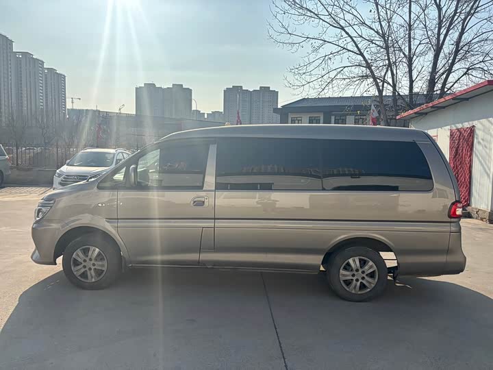 Фото 4 - Dongfeng Forthing Lingzhi M5