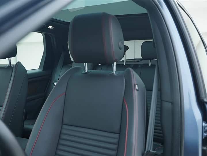 Фото 16 - Land Rover Discovery Sport