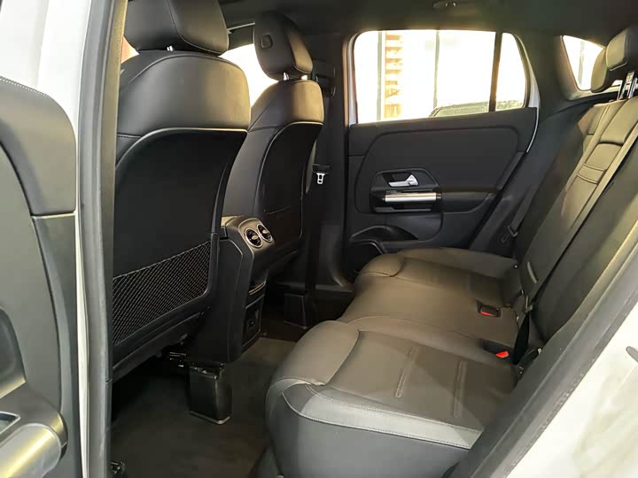 Фото 10 - Mercedes-Benz GLA-Class