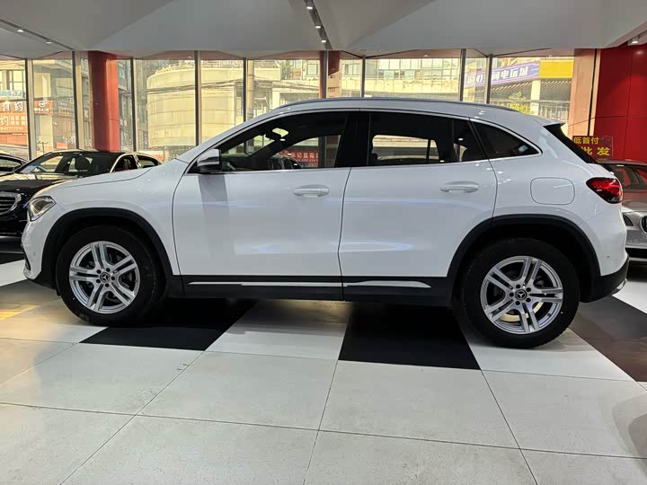 Фото 13 - Mercedes-Benz GLA-Class