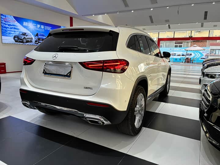 Фото 14 - Mercedes-Benz GLA-Class