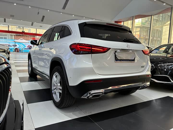 Фото 16 - Mercedes-Benz GLA-Class