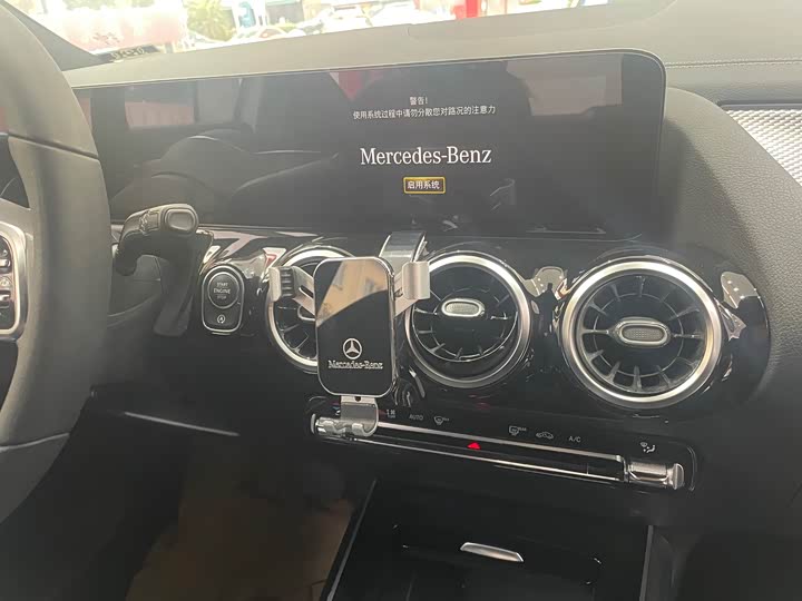 Фото 9 - Mercedes-Benz GLA-Class