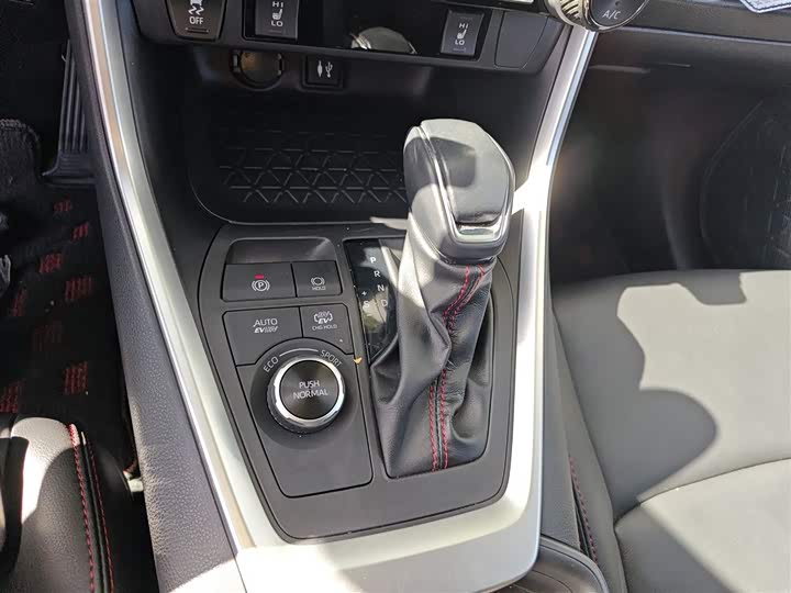 Фото 14 - Toyota Wildlander Hybrid