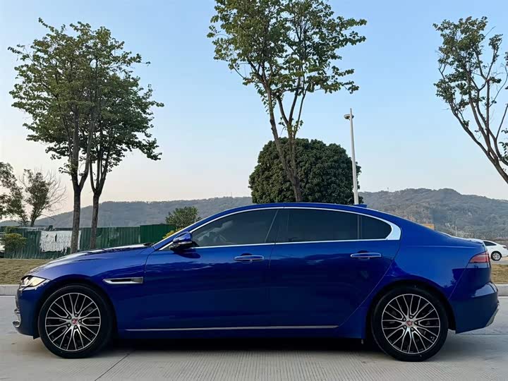 Фото 10 - Jaguar XE L