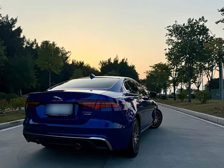 Фото 12 - Jaguar XE L