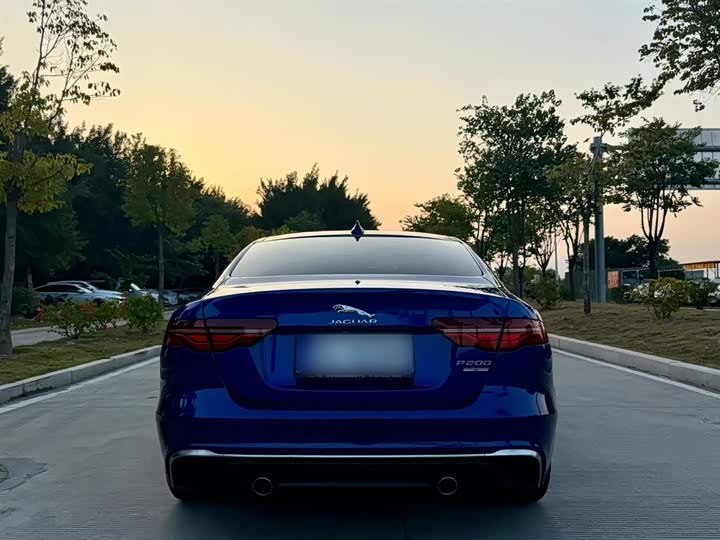 Фото 13 - Jaguar XE L