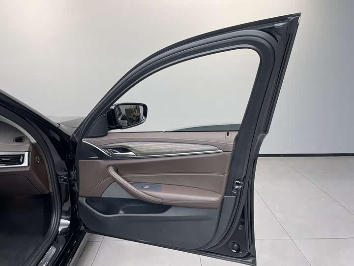 Фото 16 - BMW 5 Series Hybrid