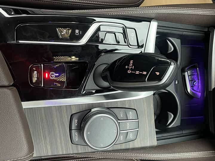 Фото 26 - BMW 5 Series Hybrid