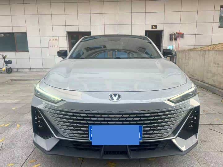 Фото 2 - Changan UNI-V