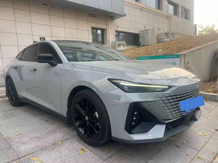 Фото 3 - Changan UNI-V