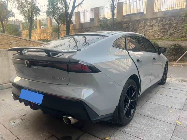 Фото 5 - Changan UNI-V