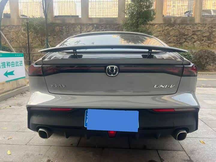 Фото 8 - Changan UNI-V