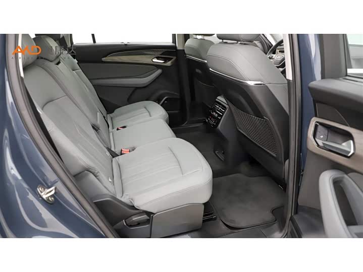 Фото 8 - Audi Q6