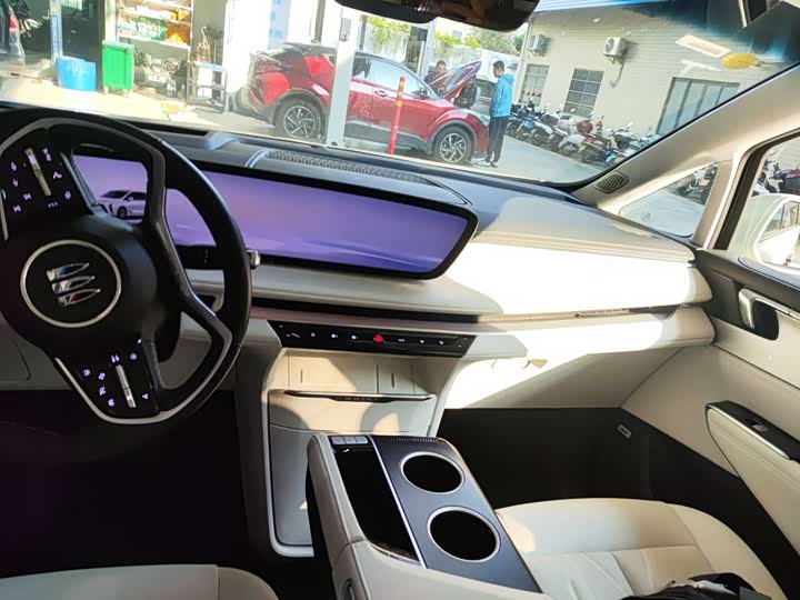 Фото 3 - Buick GL8 Hybrid