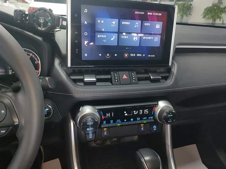 Фото 13 - Toyota RAV4