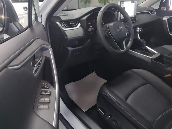 Фото 15 - Toyota RAV4