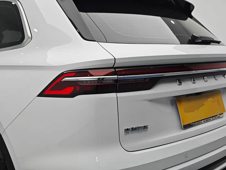 Фото 10 - Geely Monjaro