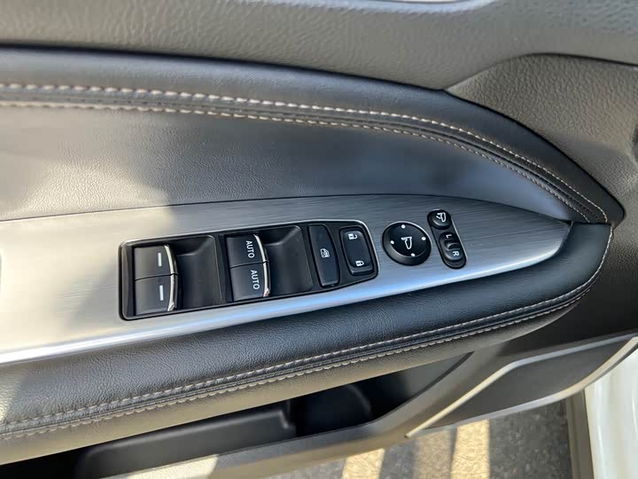 Фото 10 - Honda Avancier