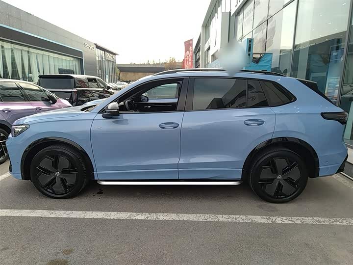 Фото 5 - Volkswagen Tiguan L Pro