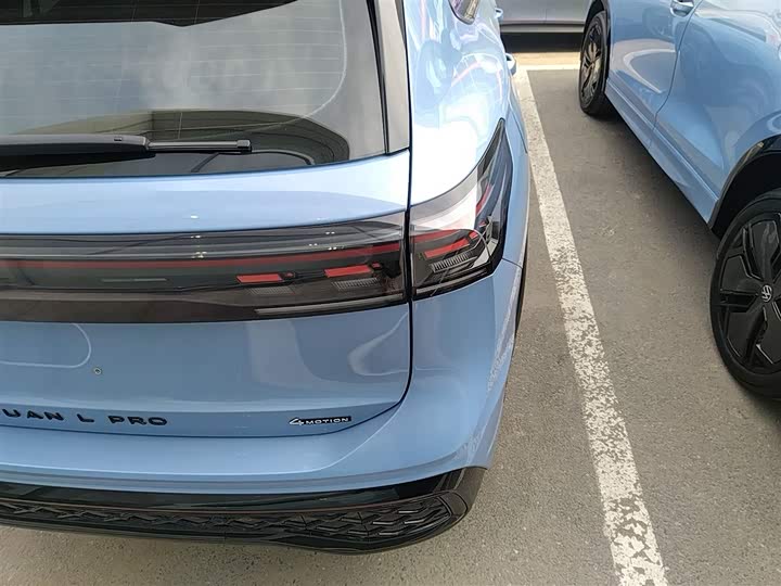 Фото 8 - Volkswagen Tiguan L Pro