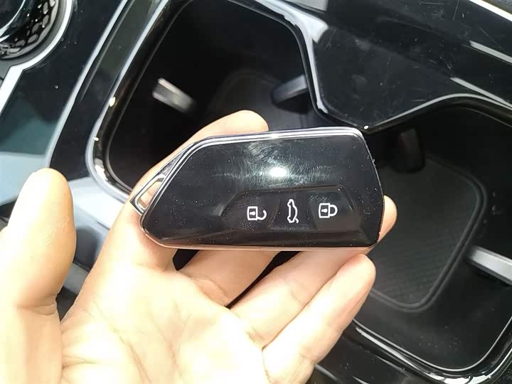 Фото 9 - Volkswagen Tiguan L Pro