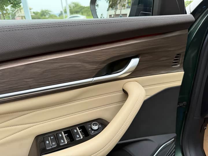 Фото 10 - Geely Monjaro