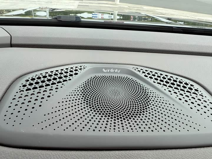 Фото 12 - Geely Monjaro