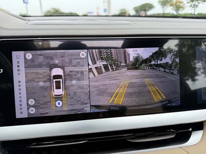 Фото 15 - Geely Monjaro