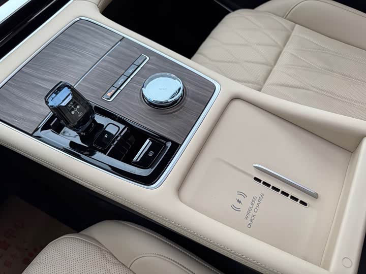 Фото 9 - Geely Monjaro