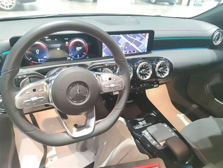 Фото 10 - Mercedes-Benz CLA-Class