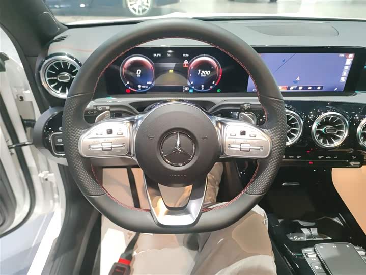 Фото 11 - Mercedes-Benz CLA-Class