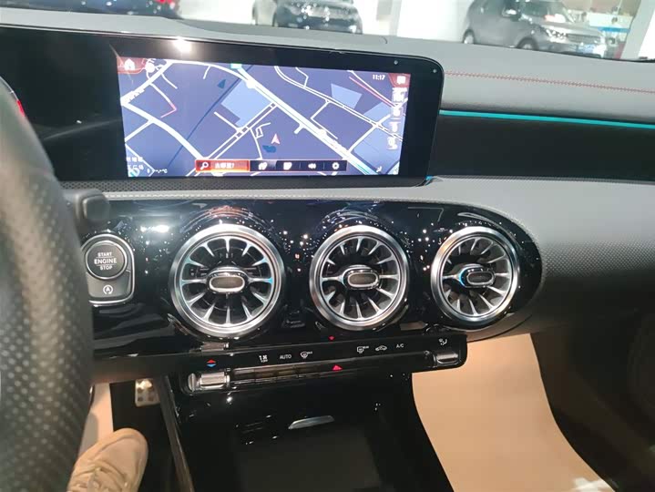 Фото 13 - Mercedes-Benz CLA-Class