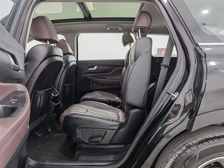 Фото 15 - Hyundai Santa Fe