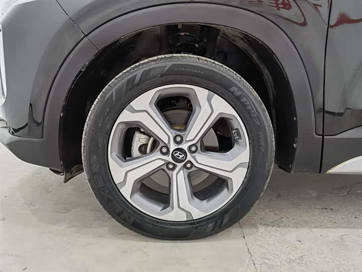 Фото 17 - Hyundai Santa Fe