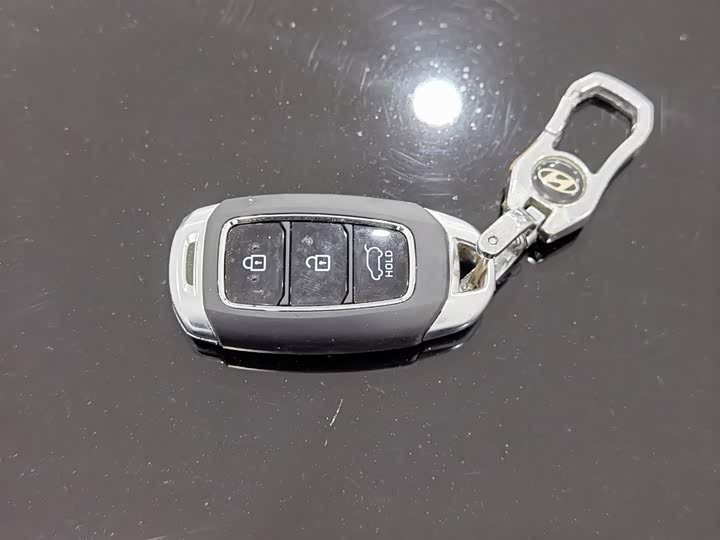 Фото 19 - Hyundai Santa Fe