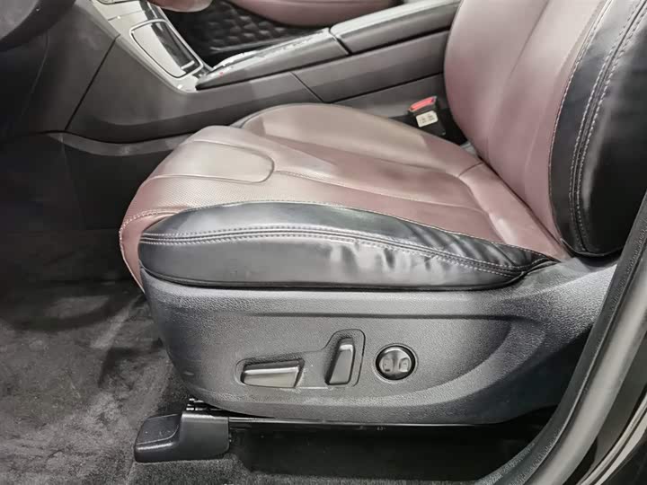 Фото 20 - Hyundai Santa Fe