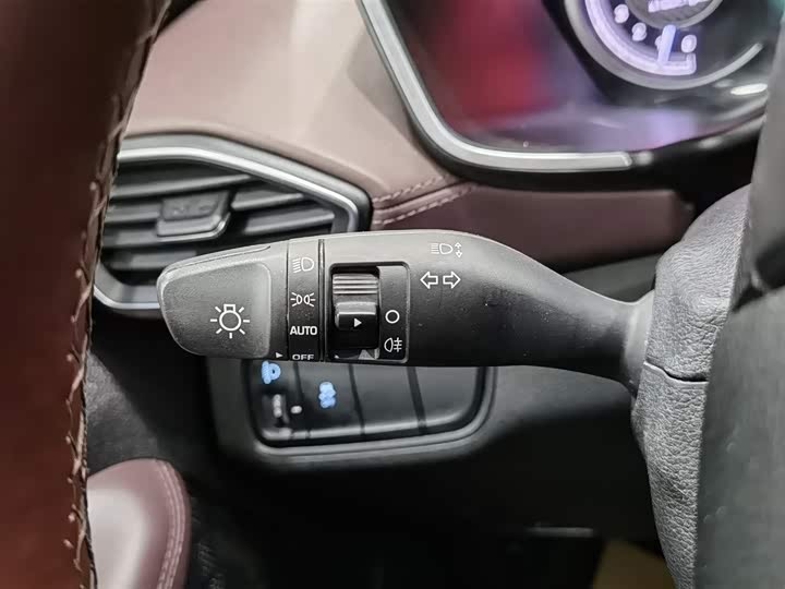 Фото 21 - Hyundai Santa Fe