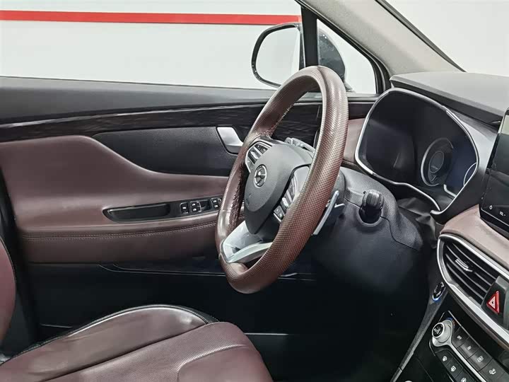 Фото 22 - Hyundai Santa Fe