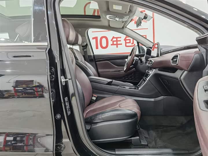 Фото 23 - Hyundai Santa Fe