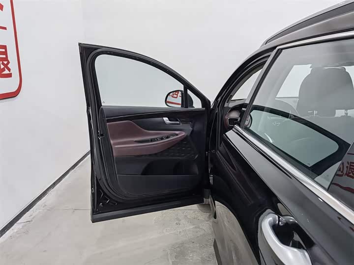 Фото 8 - Hyundai Santa Fe