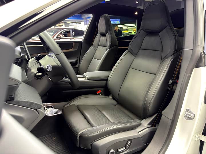 Фото 12 - Polestar 4