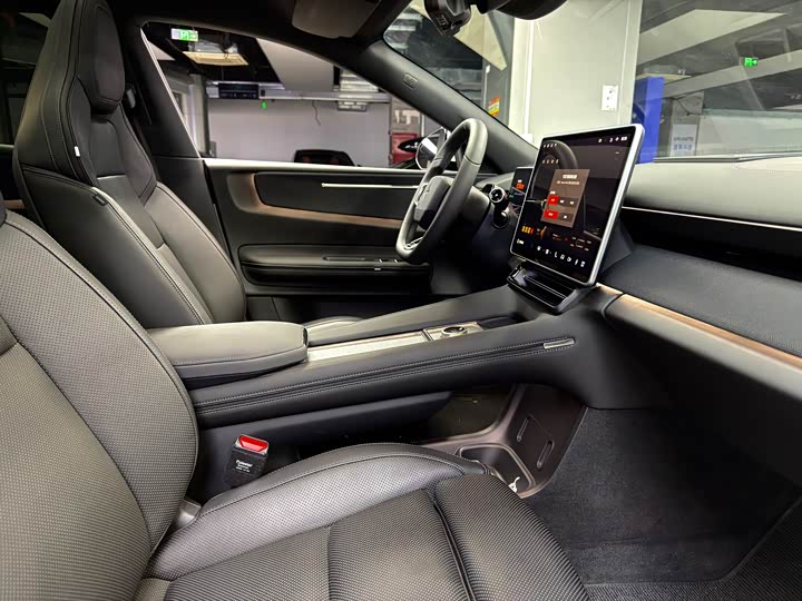 Фото 14 - Polestar 4