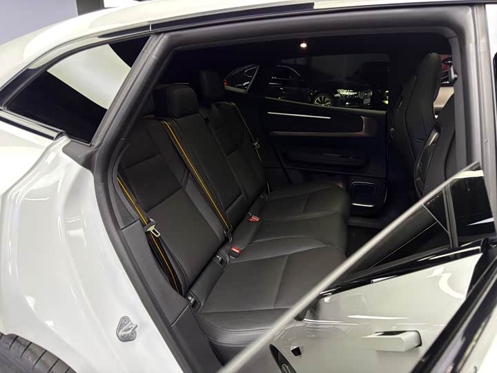 Фото 15 - Polestar 4