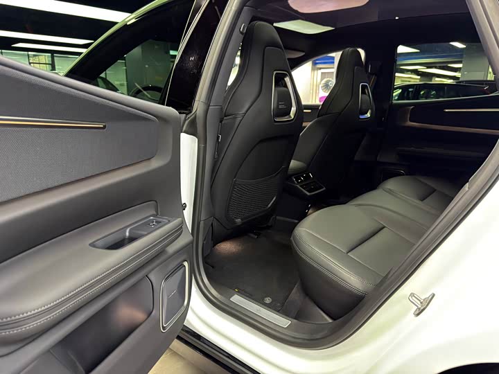 Фото 17 - Polestar 4