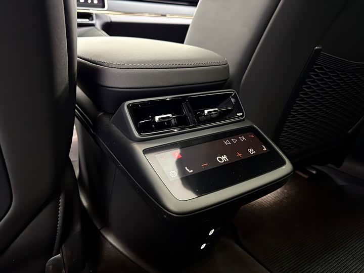 Фото 18 - Polestar 4