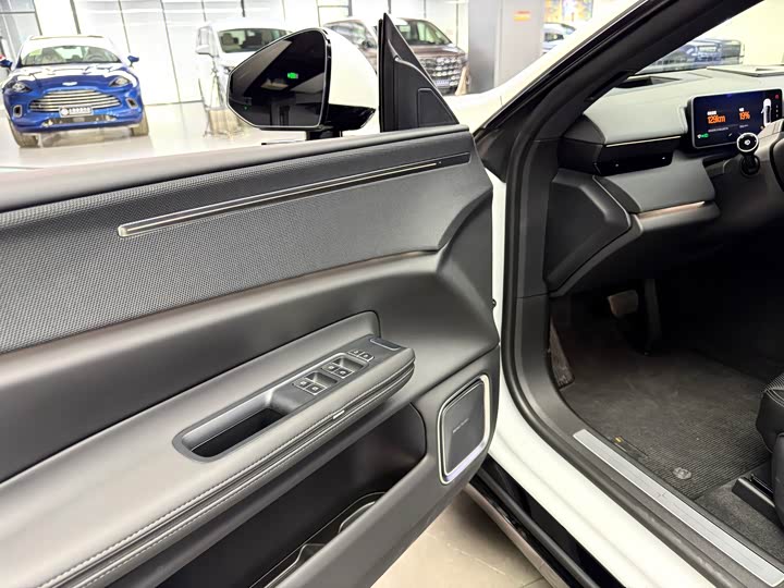 Фото 8 - Polestar 4